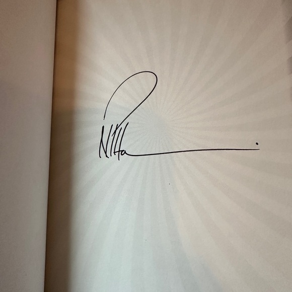 SIGNED Magic Misfits Second Story By Neil Patrick Harris Exclusive Edition - Picture 3 of 3